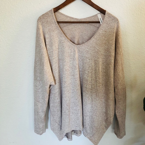 Scoop neck lightweight SWEATER beige - Picture 6 of 8